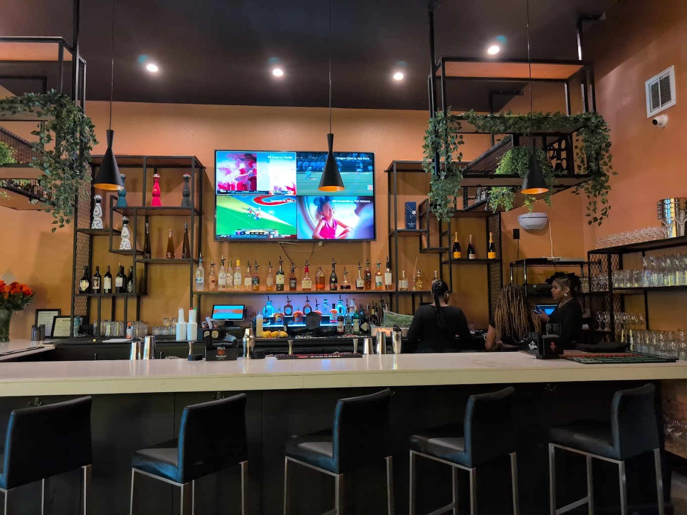 The full-service cocktail bar at The Greedy Lion
