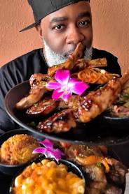Greedy Wings and cocktails on the table